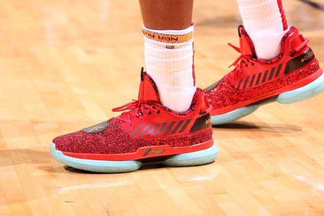 原帅26分山西逆转新疆 邹阳26+19福建胜天津