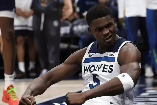 徐杰22+13广东胜同曦 阿不都16+7新疆胜天津